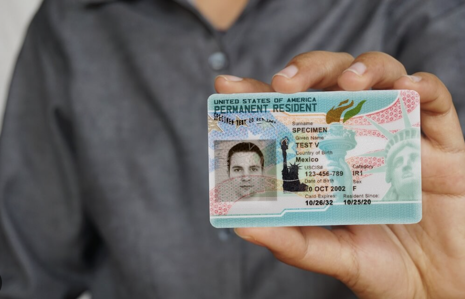 USCIS Extiende la Validez de las Tarjetas de Residente Permanente (Green Cards) a 36 meses para Renovaciones de Tarjetas de Residente PermanenteExterno